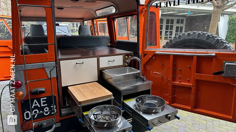 Extendable kitchen for Land Rover made of concrete plywood, by Ron